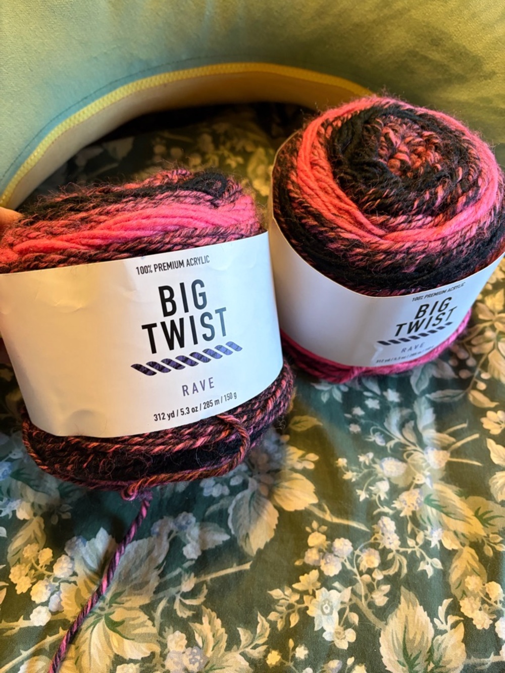 Big Twist Rave Multicolor Yarn - Pink & Black in Scene Queen. Rare,  price for 2 - Picture 3 of 7